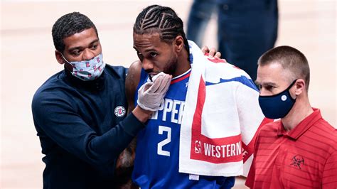 Kawhi Leonard leaves game with facial injury | NBA.com