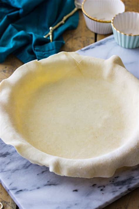 The Best Easy Pie Crust Recipe - Sugar Spun Run