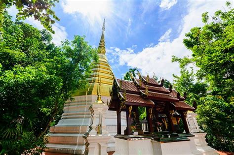 Wat Phra Kaew Chiang Rai ‘Feast your eyes with its emeral Lord Buddha’