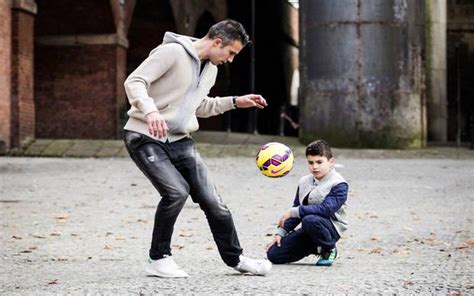 (Video) Manchester United striker Robin van Persie's son Shaqueel ...