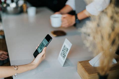 4 Ways QR Codes Have Improved Contactless Communication - Benbria