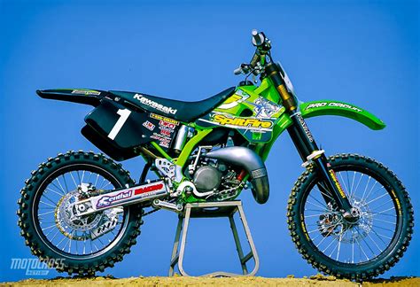 WE RIDE RICKY CARMICHAEL'S 1999 SPLITFIRE PRO CIRCUIT KX125 - Motocross Action Magazine