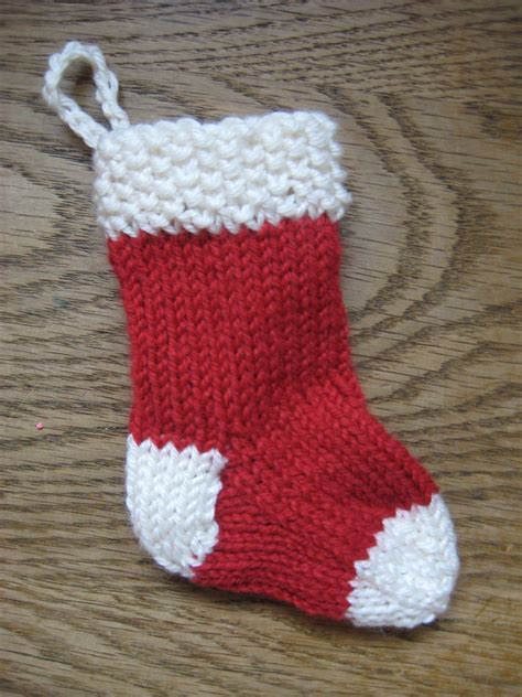 IMG_8069.JPG (1200×1600) | Christmas stocking pattern, Knitted christmas stocking patterns ...