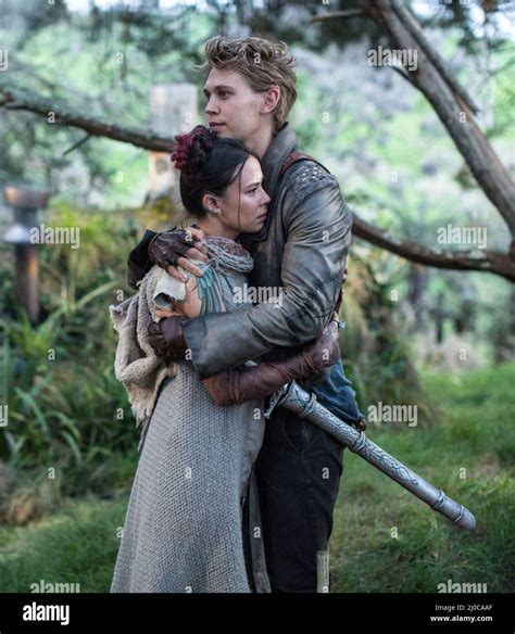 AUSTIN BUTLER and MELISE in THE SHANNARA CHRONICLES (2016 Stock Photo - Alamy