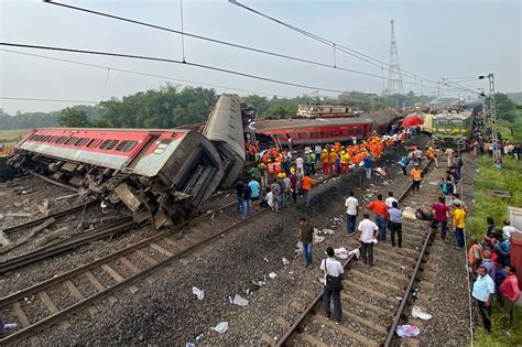 Over 200 dead, 900 injured in train crash in eastern India | ABS-CBN News