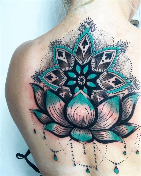 Flor de loto | Tatuagens impressionantes, Tatuagem de lotus em mandala, Tatuagem