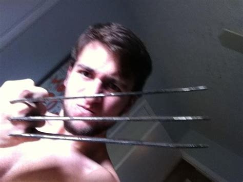 DIY Wolverine Claws (6 pics)