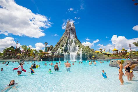 A Complete Guide to the Cabanas at Volcano Bay • Visiting Orlando With Kids