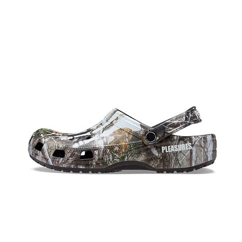 Crocs Classic Clog Pleasures Skeleton Realtree Edge CamoCrocs Classic Clog Pleasures Skeleton ...