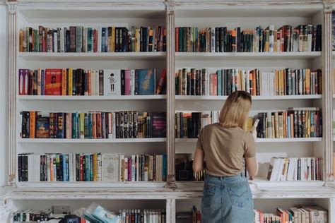 The Best Way to Organize Books in Your Home | LaptrinhX / News