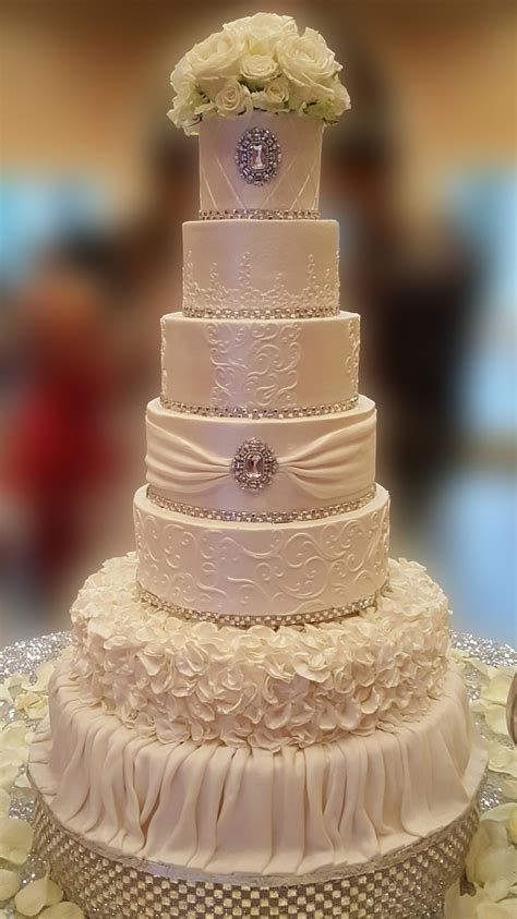 Elegant wedding cake- Chateau Polonez Houston | Big wedding cakes, Cool ...