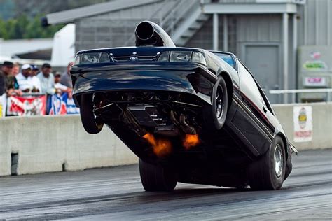 10 beautiful car stunt pictures!