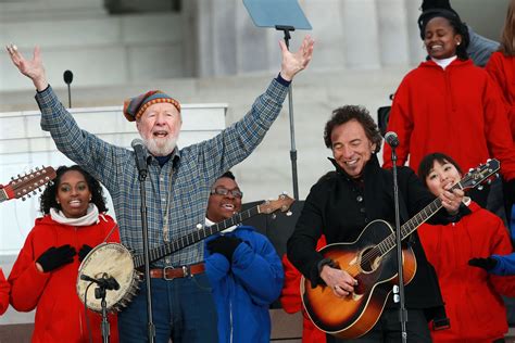 Pete Seeger: Biography of the Legendary Folk Singer