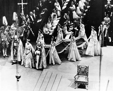 Queen Elizabeth II's coronation regalia - CBS News