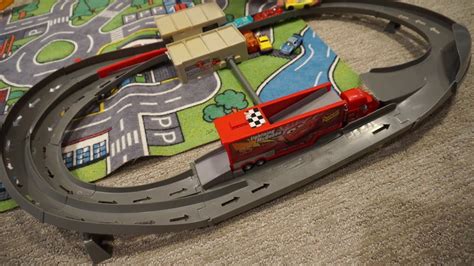 Lightning McQueen Race Track - YouTube