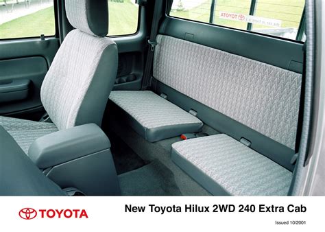 Hilux Extra Cab Interior (2001 - 2005) - Toyota Media Site