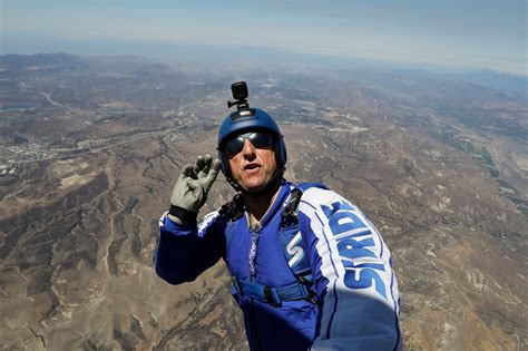 Skydiver Survives Jump From 25,000 Feet, and Without a Parachute - The ...