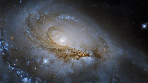 Hubble Telescope Captures What Might Be the Prettiest Spiral Galaxy Ever - CNET