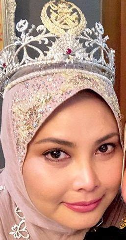 Tiara Mania: Queen Nur Zahirah of Terengganu's Diamond Tiara