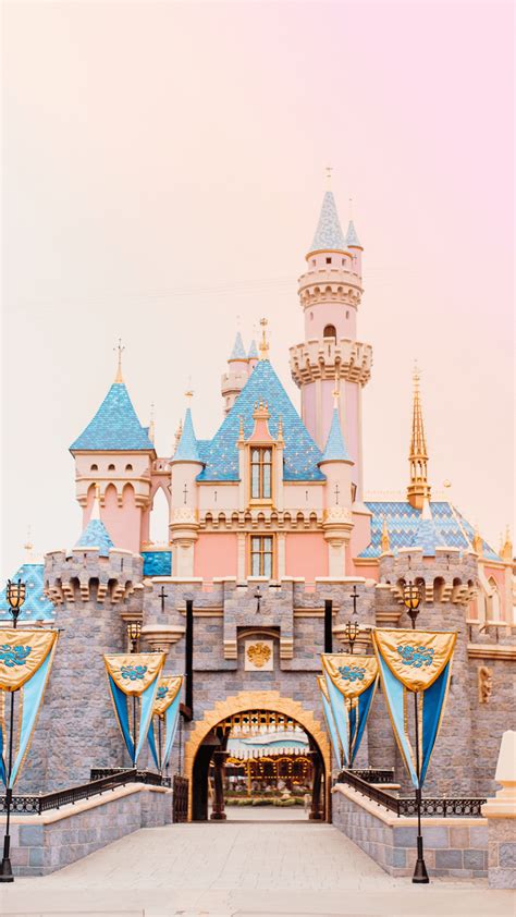 Tech Love 06: Dreamy Disneyland Wallpapers ~ Emmy de León | Disneyland iphone wallpaper ...