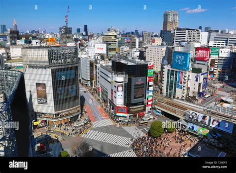 Aerial view of the Shibuya pedestrian crossing in Shibuya, Tokyo, Japan Stock Photo - Alamy