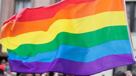 Abingdon council rejects rainbow Pride flag - BBC News