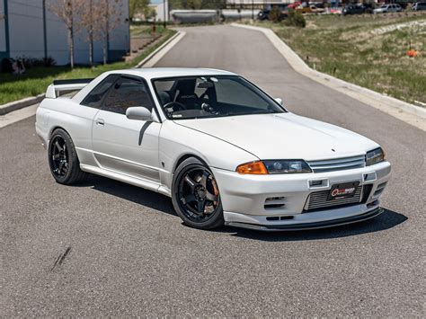 1992 Nissan Skyline R32 GT-R - Revhard Motors Inc.