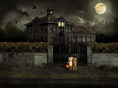 Where to Go to Sleep in the World\’s 10 Scariest Haunted Houses | TLCme | TLC