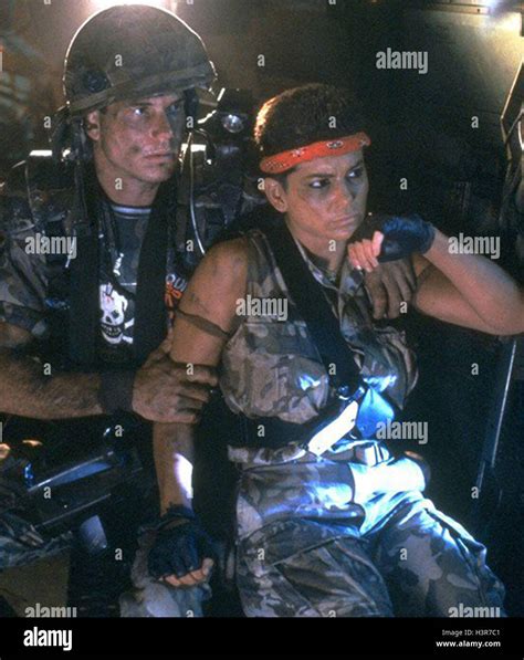 Aliens 1986 bill paxton hi-res stock photography and images - Alamy