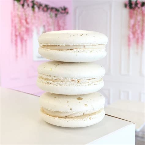 Cookie Butter Macarons – Artfetti Cakes