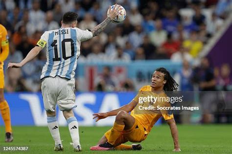 handball of Lionel Messi of Argentina, Nathan Ake of Holland during ...