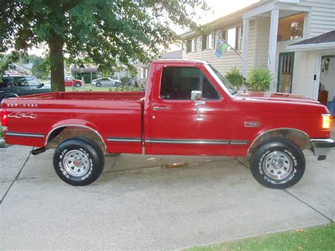 1989 Ford F-150 XLT Lariat Standard Cab Pickup 2-Door 5.0L