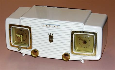 Vintage Zenith Table Clock Radio, Model A515W, AM Band, Te… | Flickr
