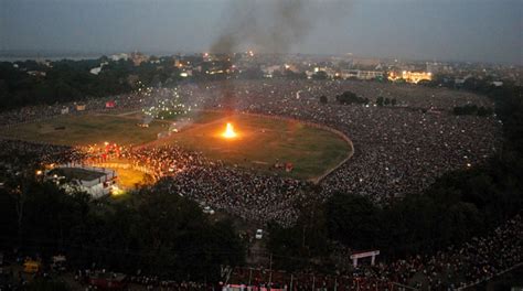 View Patna: Thousands witness 'Ravan Badh' at Gandhi Maidan