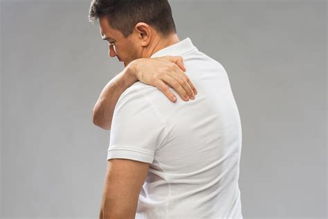 5 Common Causes of Upper Back Pain | Sinicropi Cervical Spine