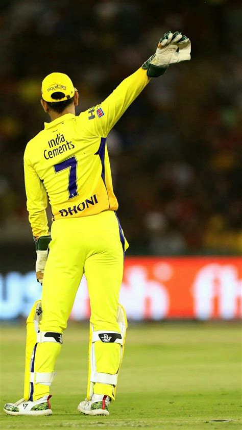 Ms dhoni in yellow jersey Wallpapers Download | MobCup