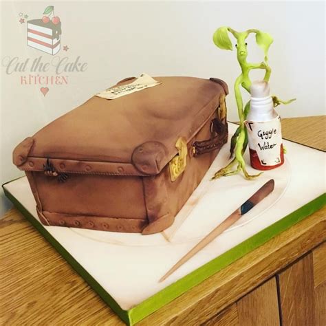 Newt Scamander Suitcase in 2023 | Suitcase cake, Harry potter cake ...