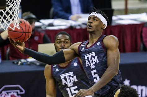 Aggie Basketball Drops Close One at Arkansas - Good Bull Hunting