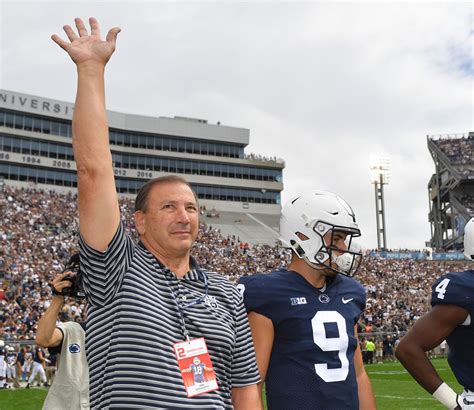 Heisman Trophy Winner, John Cappelletti, served as today’s honorary captain! 🐐🐐 #WeAre ...