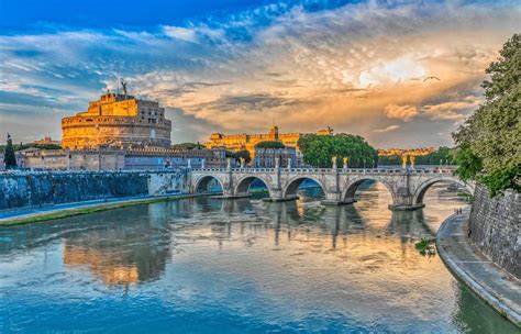 Visit Castel Sant'Angelo, Rome's Castle over the Tiber River