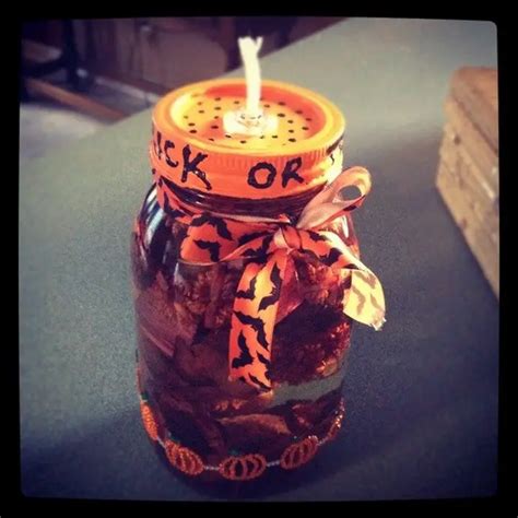 Make your own scented mason jar candles | Craft projects for every fan!