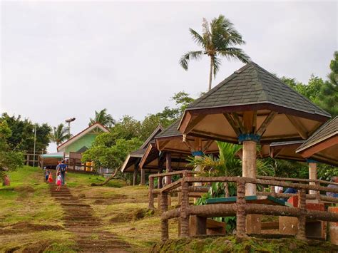 Tagaytay Tourist Spots: Picnic Grove: A Nice Place for Family Bonding