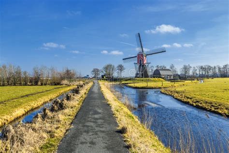 Lagenwaardse Historic Smock Mill in Dutch Polder Landscape Stock Image ...