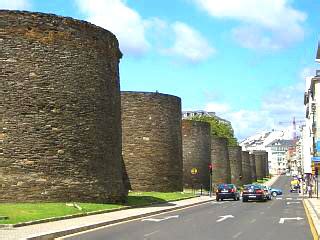 GALICIA GUIDE | Lugo Roman wall | Galicia