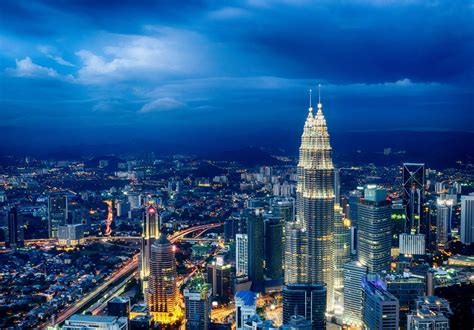 Kuala Lumpur Nightscape - Petronas Towers in 4K Ultra HD