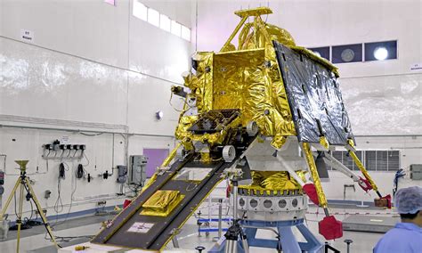 Chandrayaan-2 Pragyan rover Vikram lander (ISRO) 2 (c) - TESLARATI