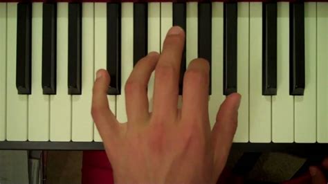 How To Play a C7 Chord on Piano (Left Hand) - YouTube