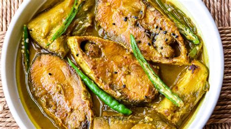 Ilish Macher Tel Jhol Recipe | How To Make Hilsa Light Gravy Easily - Swarnab Dutta