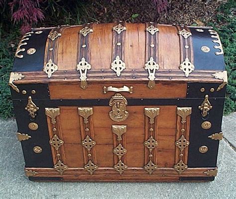 unusual trunks | THE STEAMER TRUNK Worldwide Authority on Antique ...