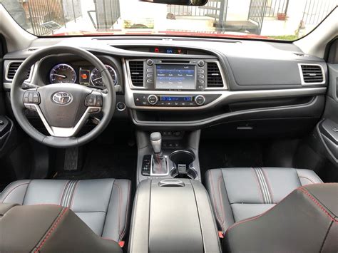 2019 Toyota Highlander: 127 Interior Photos | U.S. News